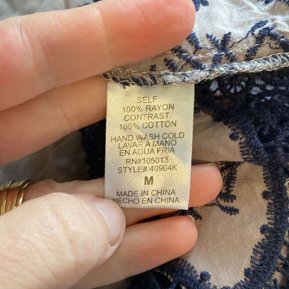 Altar'd State Gray & Navy Blue Embroidered Balloon Sleeve Tunic Blouse Size Med - Picture 8 of 8